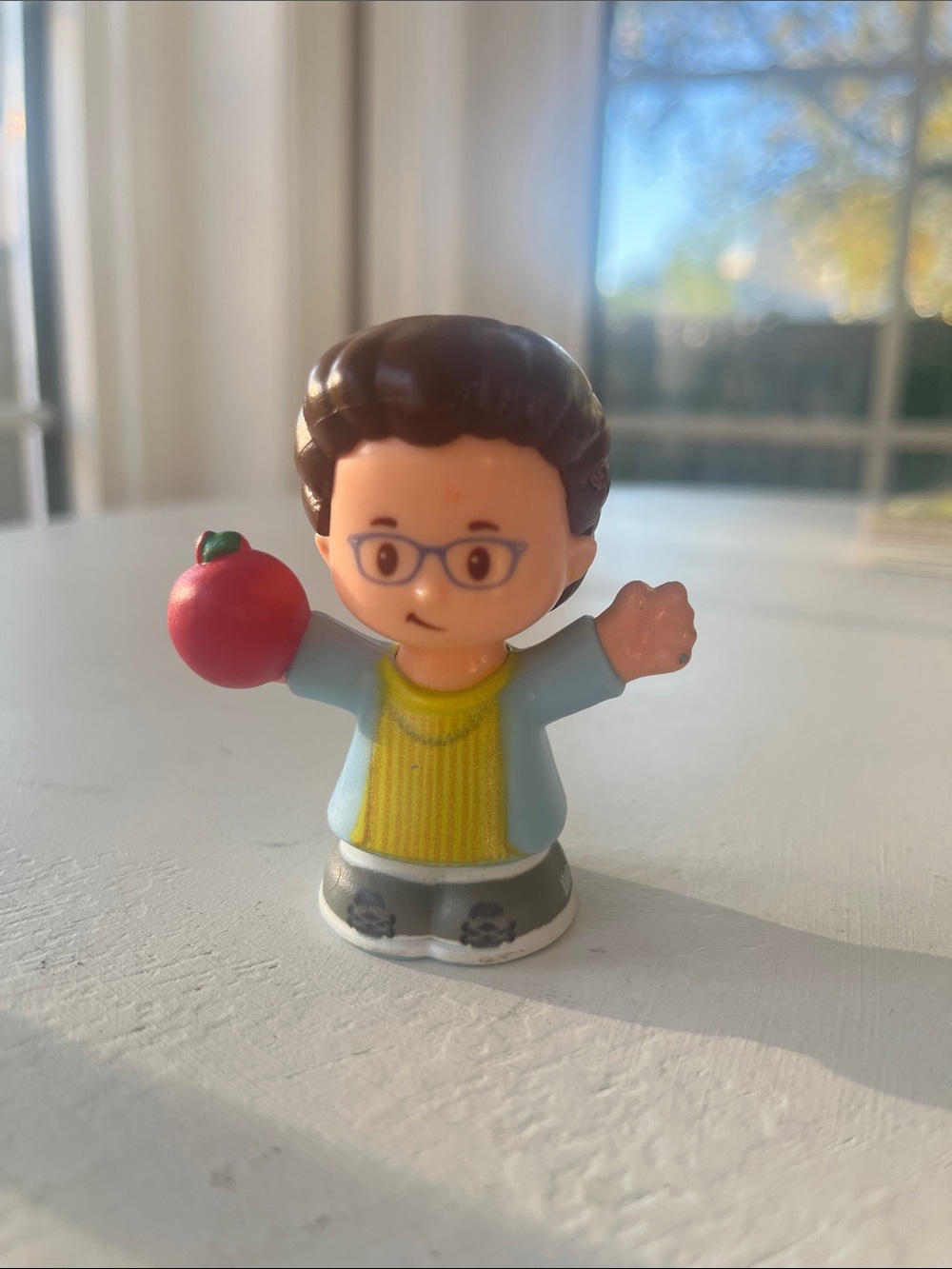 5/$25 💛 Little people teacher with apple